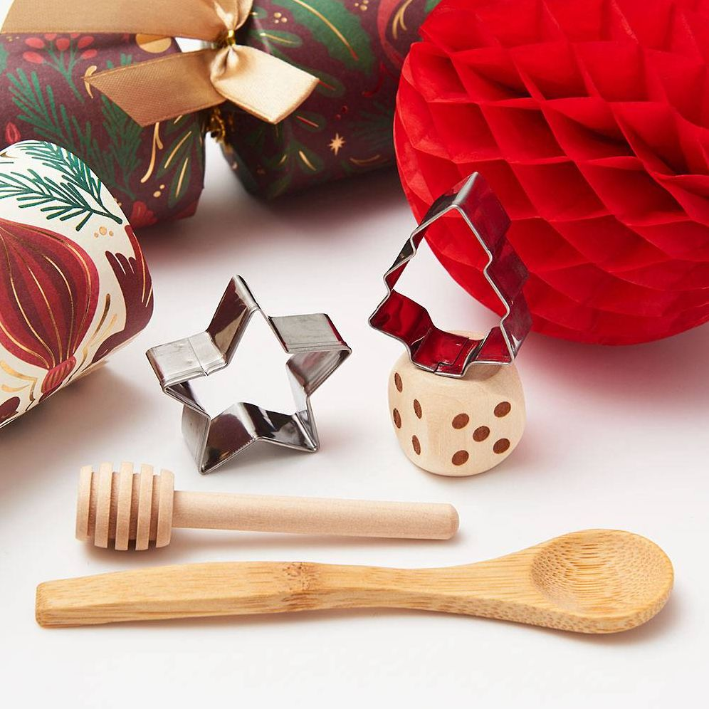 Elegant Holiday Crackers - Image 4
