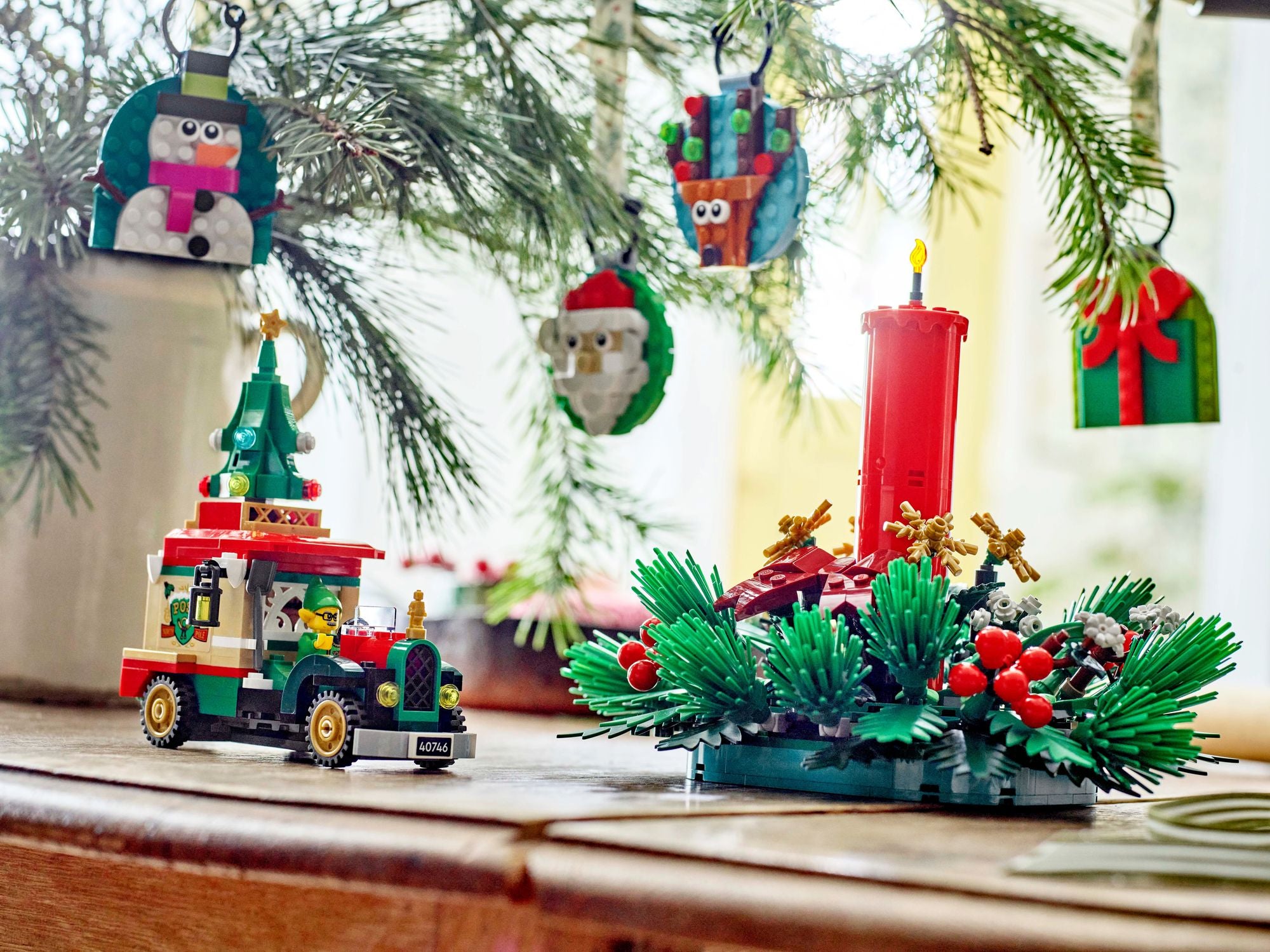 LEGO Iconic Christmas Ornament Selection 40744 - Image 5